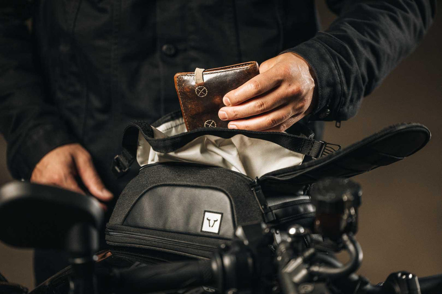 SW-Motech Legend Gear Magnet-Tankrucksack LT3